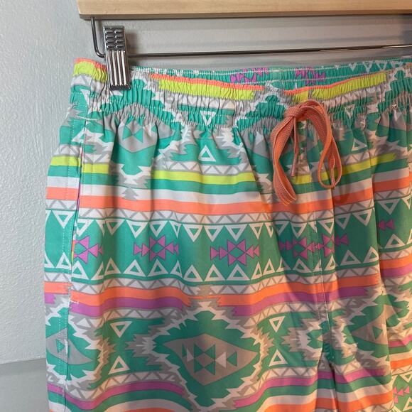 Chubbies Classic Swim Trunk The En Fuegos in Teal Geometric Men's SZ Large 5.5" - Picture 6 of 15